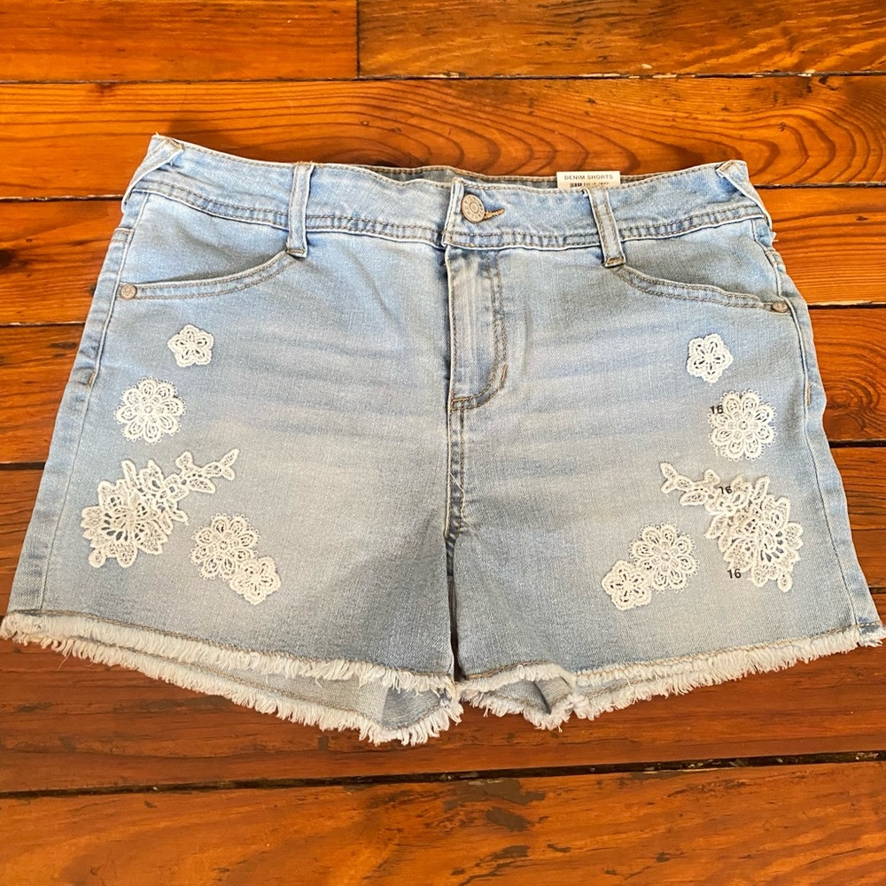 Epic Threads Jean Shorts with Floral Appliqués Size 16 NWT